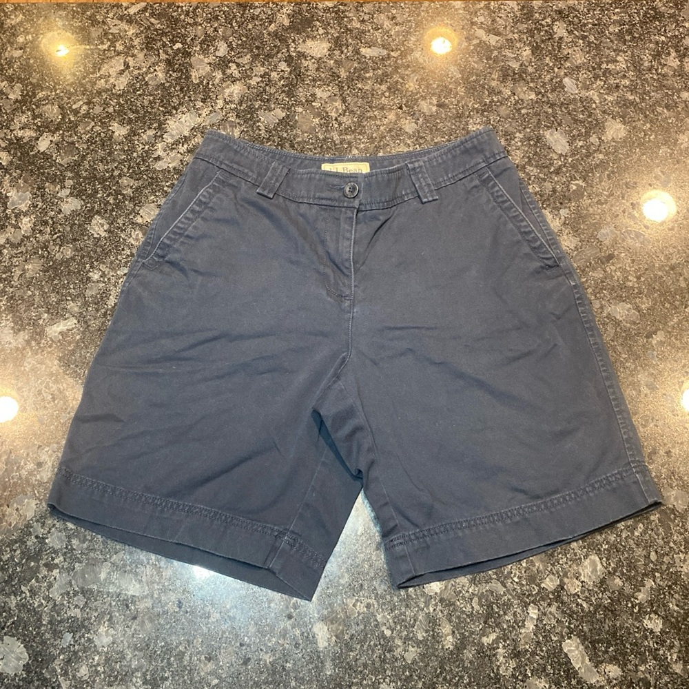 LL Bean Women's Favorite Fit Shorts Size 8 Reg Navy 8.5” Inseam